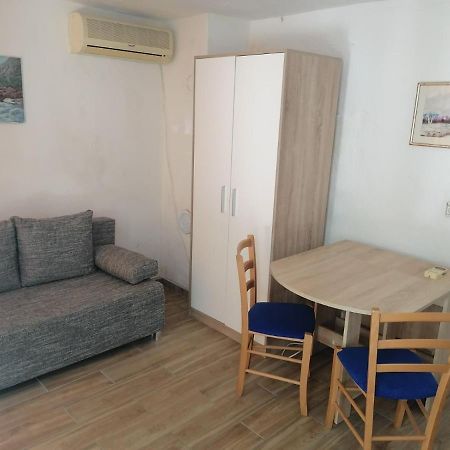 Apartman Milica Golubic  エクステリア 写真