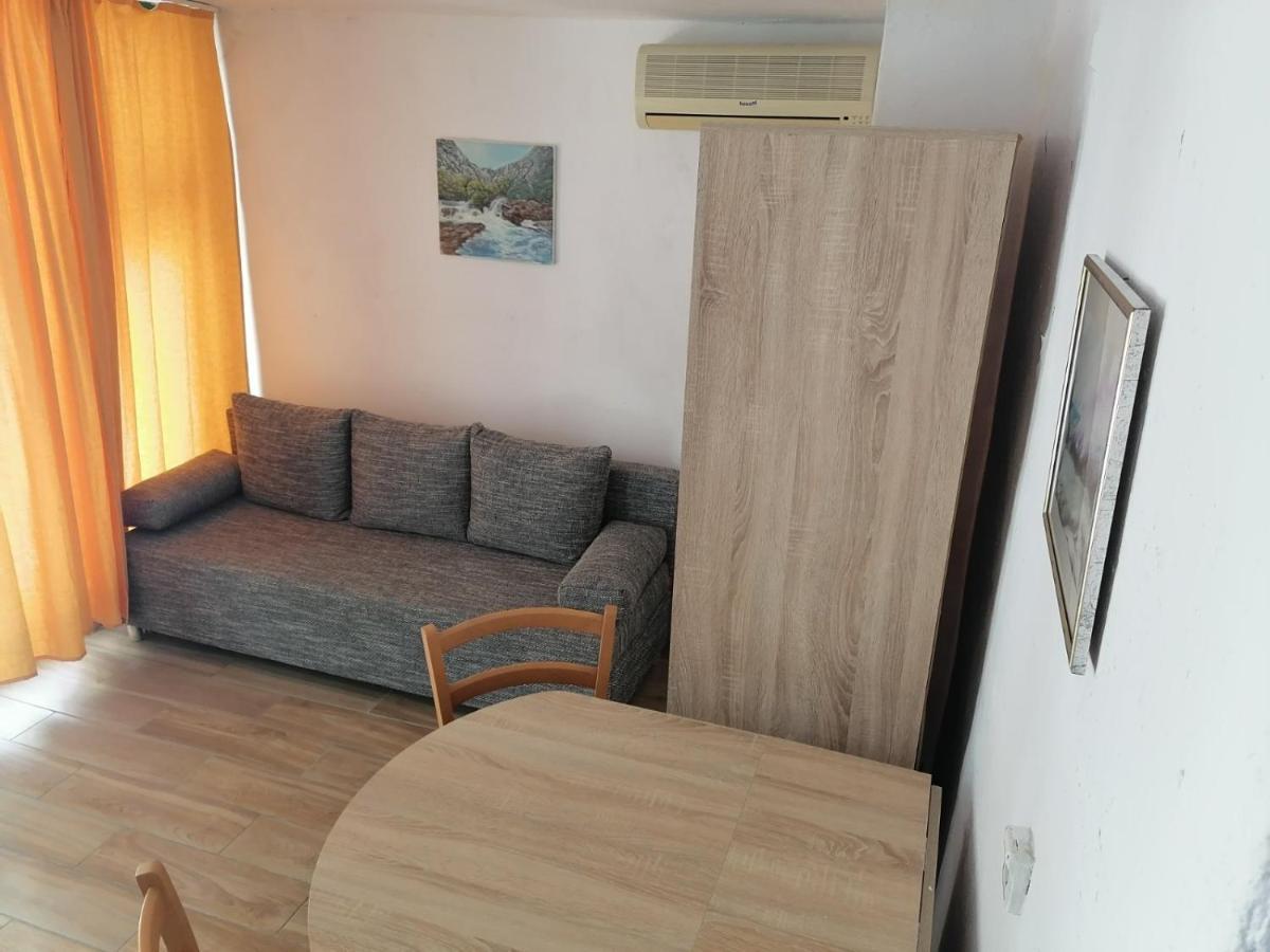 Apartman Milica Golubic  エクステリア 写真