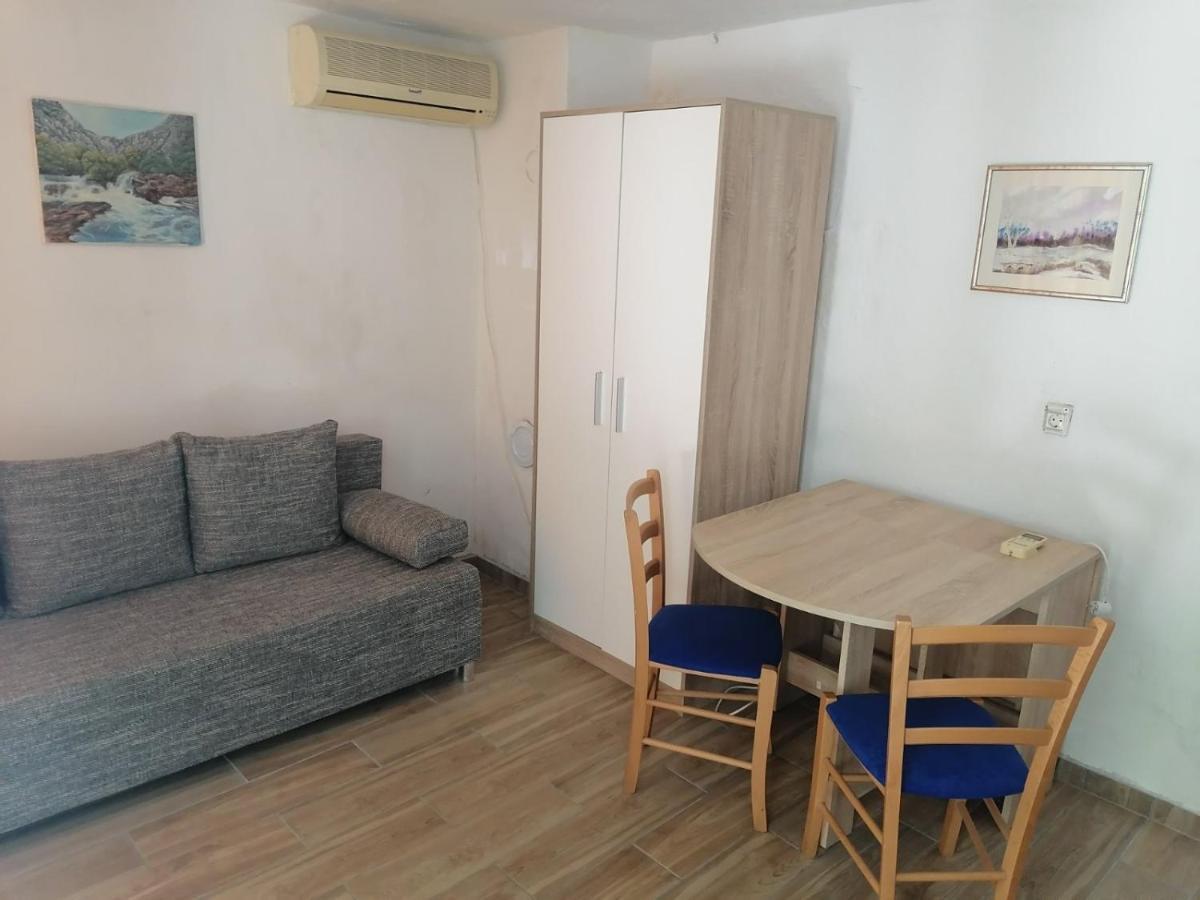 Apartman Milica Golubic  エクステリア 写真