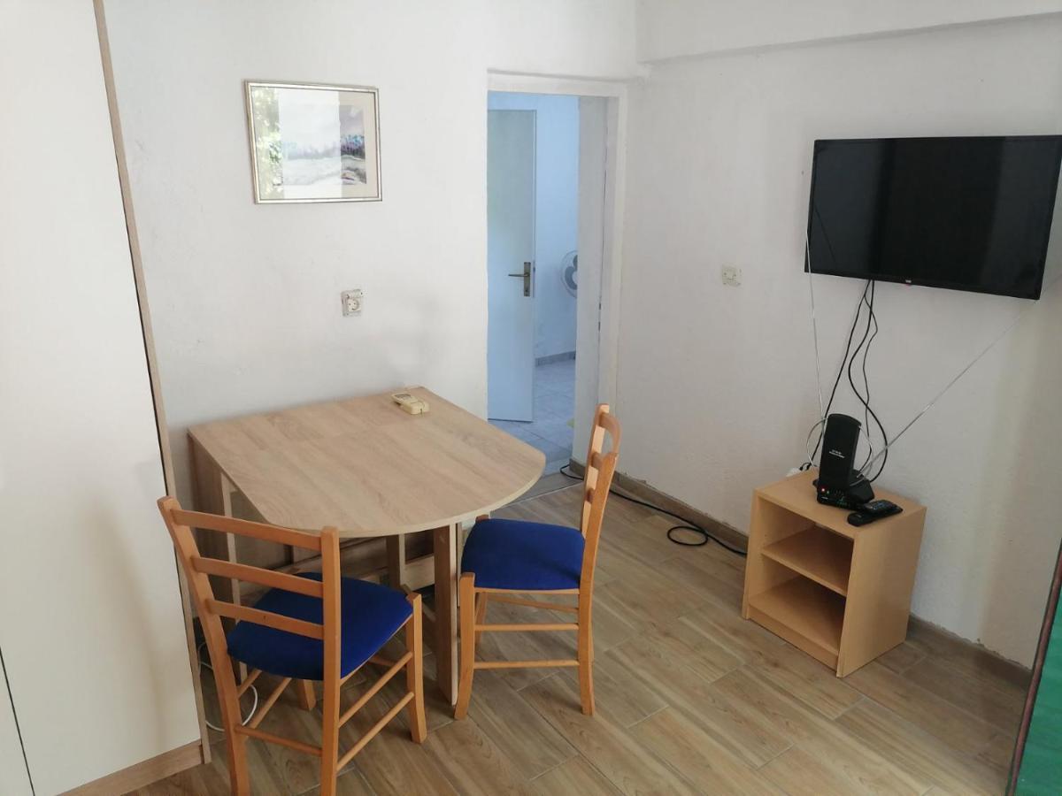 Apartman Milica Golubic  エクステリア 写真